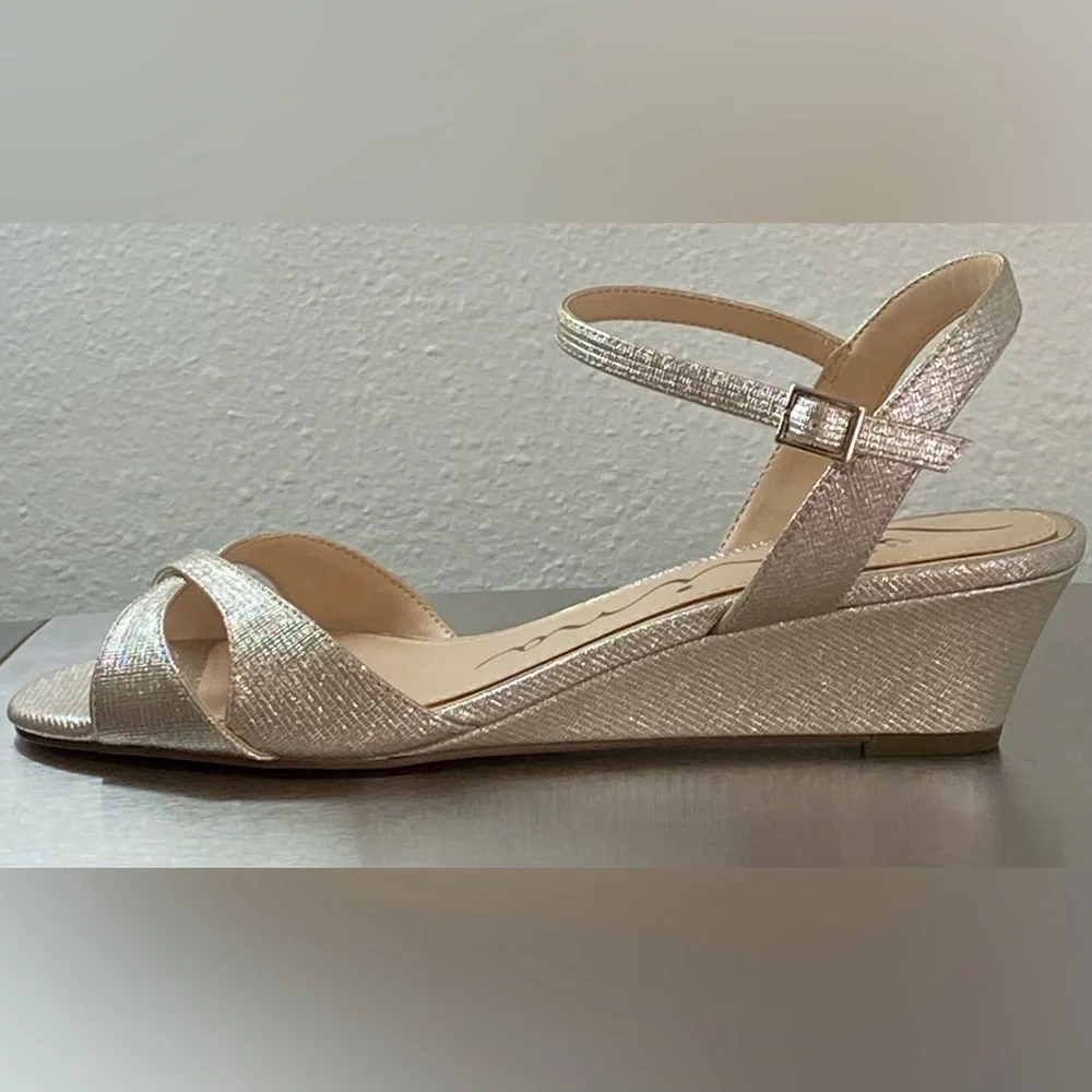 NEW… WOMENS NINA METALLIC GLITTER ELEGANT WEDGE SANDALS. 8